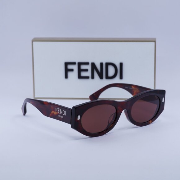 Final Price! Fendi FE40125F 54S Sunglasses main image 4